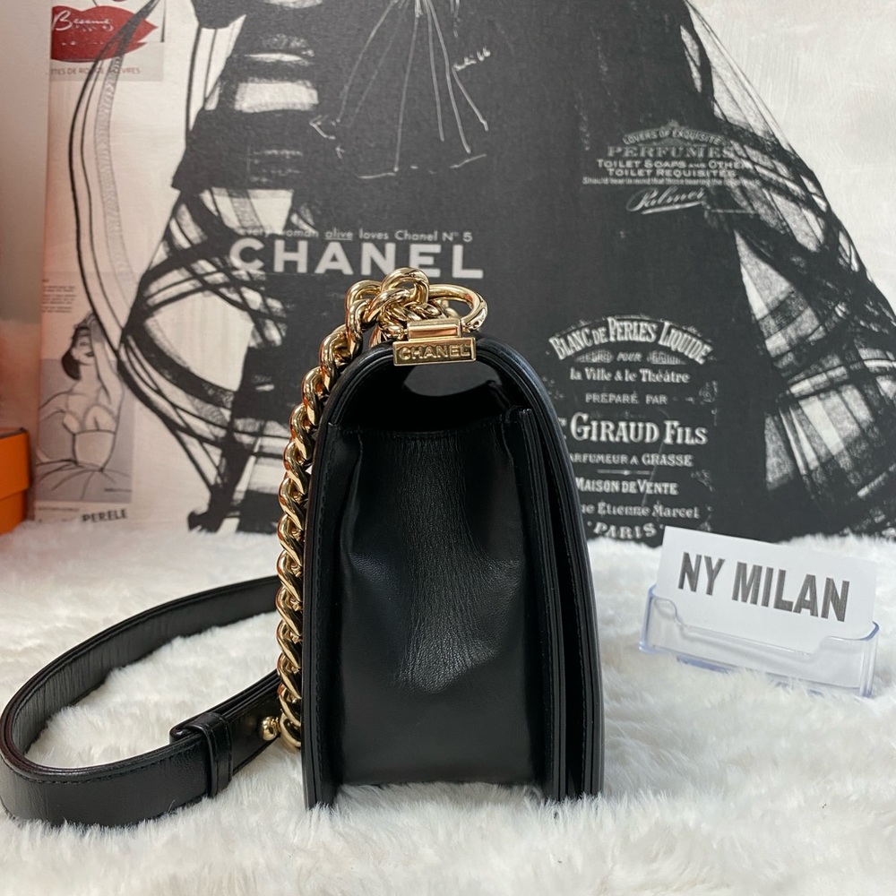 CHANEL
Medium Python Boy Bag - Picture 4 of 12